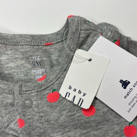 Baby Gap Apple Ruffled Onesie 0-3mth NWT - Picture 4 of 7